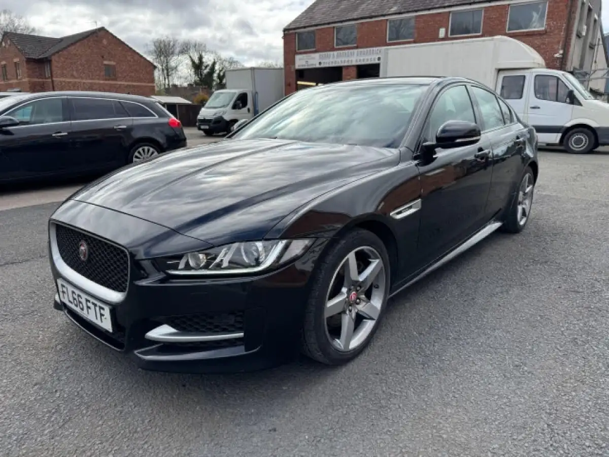 2016-jaguar-xe-20d-r-sport-180ps-big-2