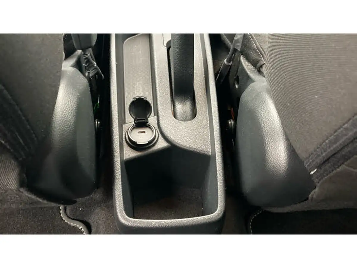 2024-hyundai-i10-12-premium-79ps-auto-big-24
