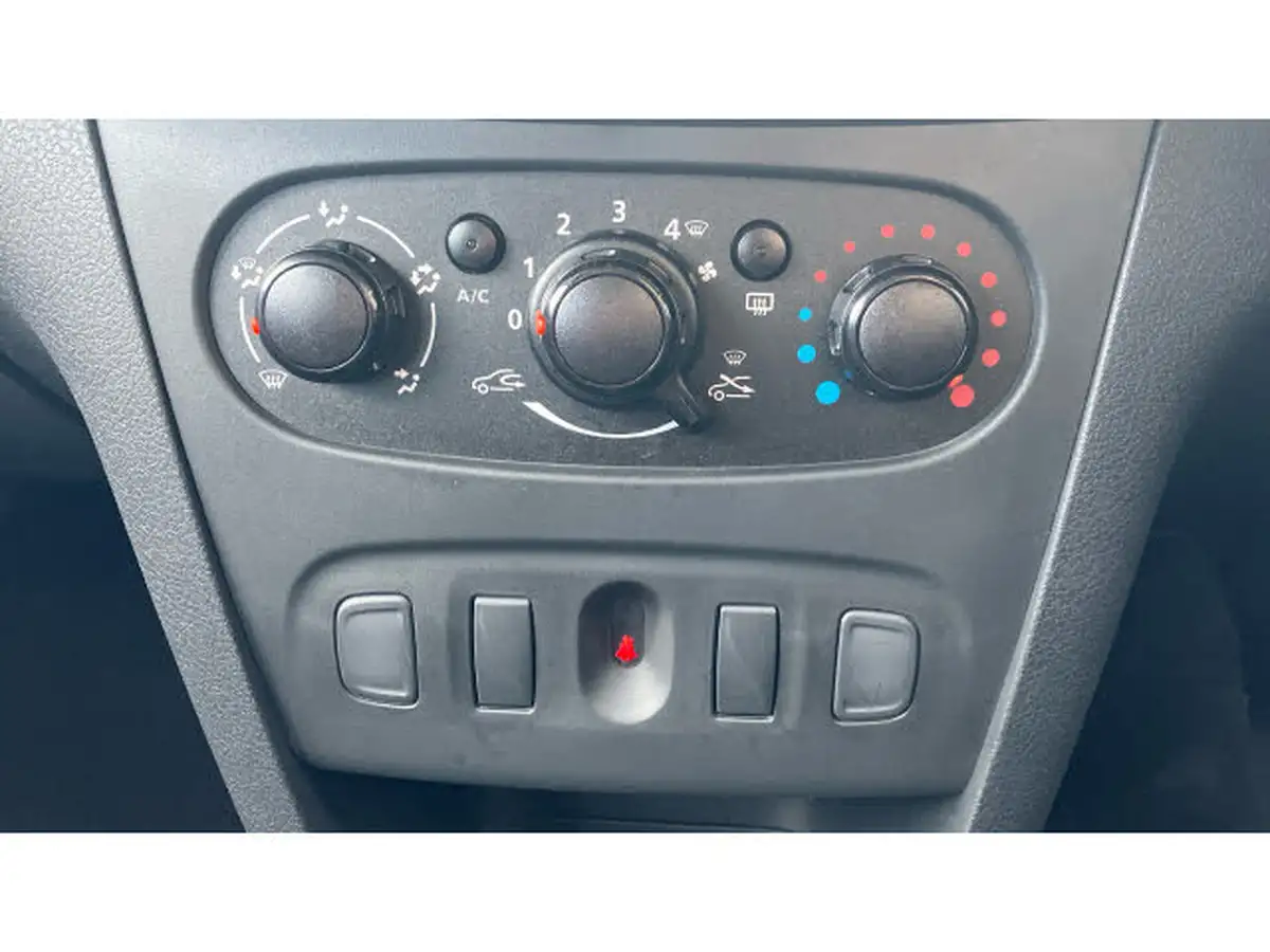 2020-dacia-sandero-10-sce-essential-big-50