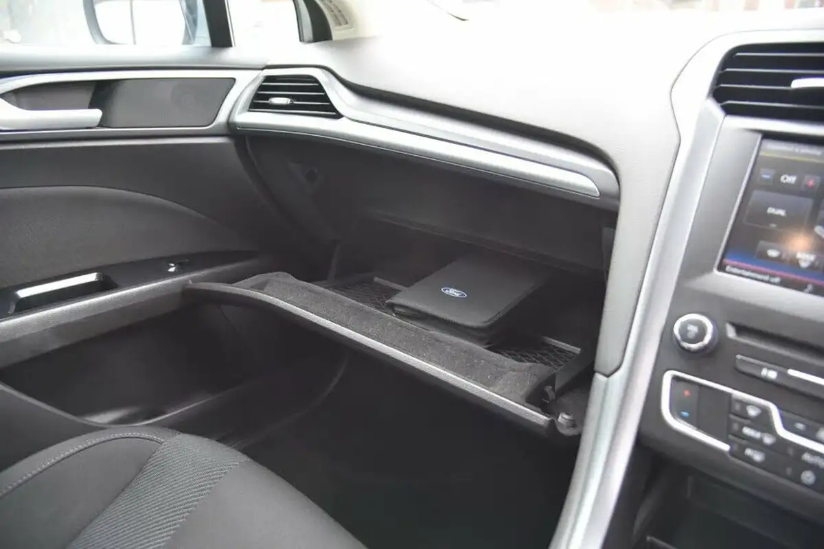 2016-ford-mondeo-20tdci-titanium-180ps-hatchback-big-38