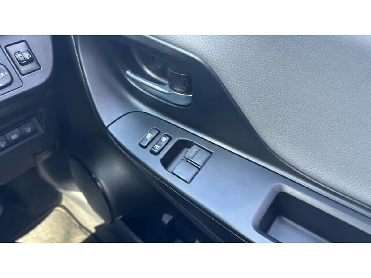 2019-toyota-yaris-15-vvt-i-icon-tech-98bhp-hybrid-1497cc-e-cvt-big-30