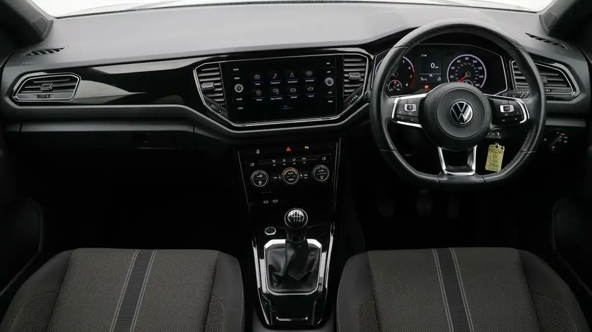 2021-volkswagen-t-roc-10-tsi-black-edition-110ps-big-13