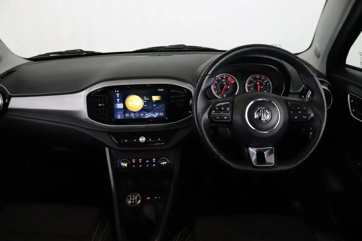 2023-mg-mg3-15-vti-tech-exclusive-nav-big-15
