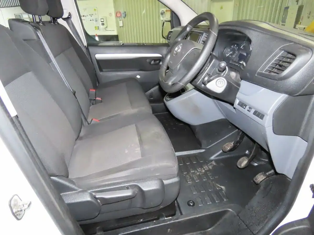 2020-vauxhall-vivaro-20td-3100-l2h1-sportive-120pseu6dt-double-cab-big-11