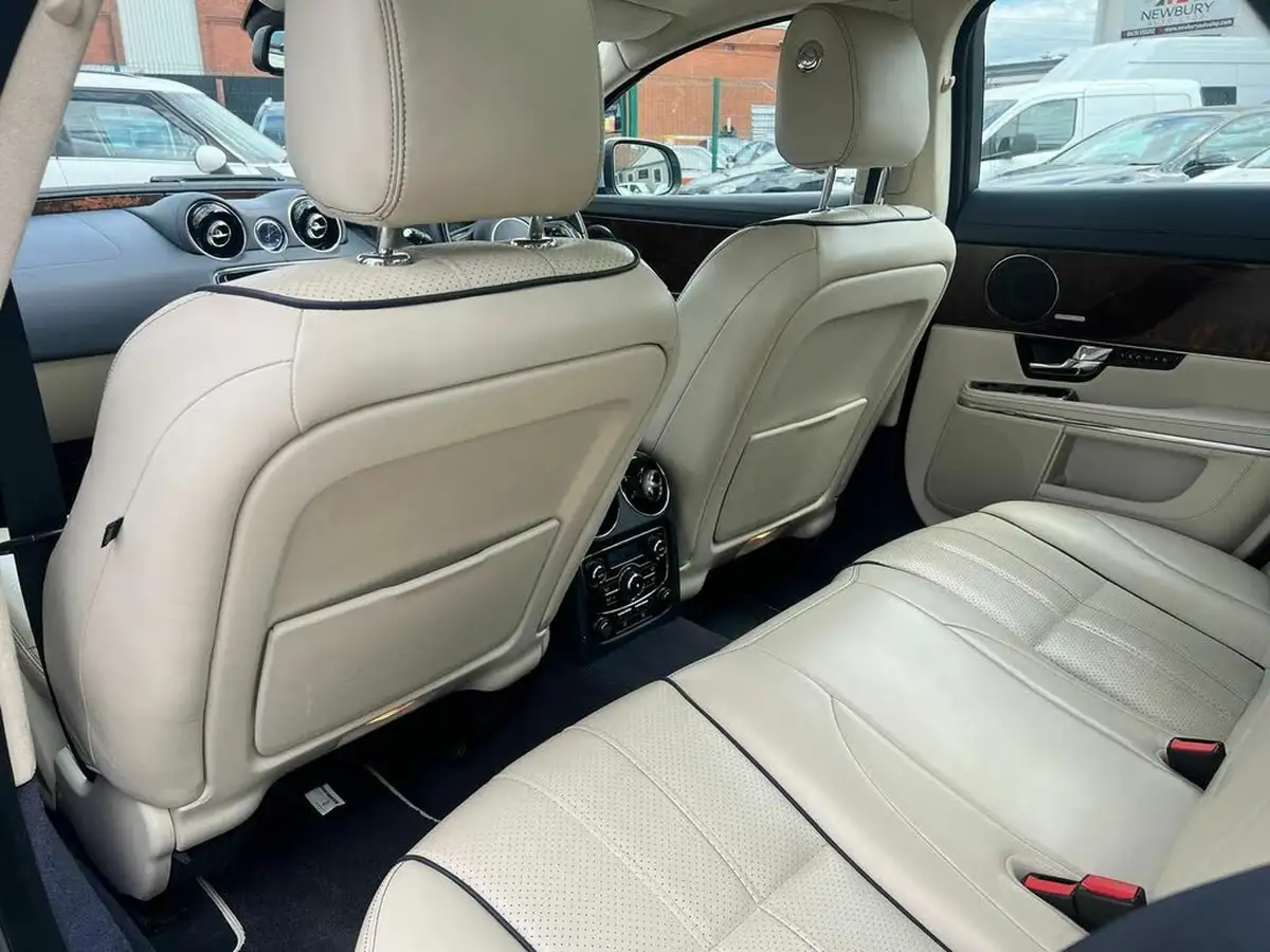 2011-jaguar-xj-series-30td-xj-portfolio-swb-big-42