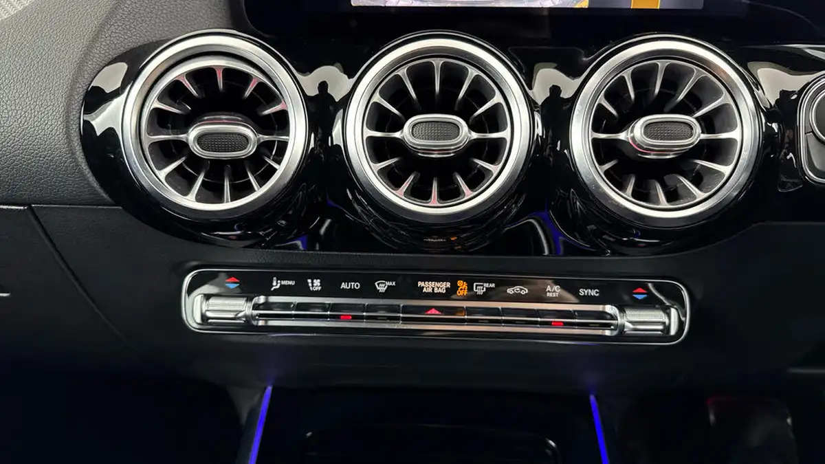 2021-mercedes-benz-gla-class-20d-gla-200d-amg-line-premium-big-18