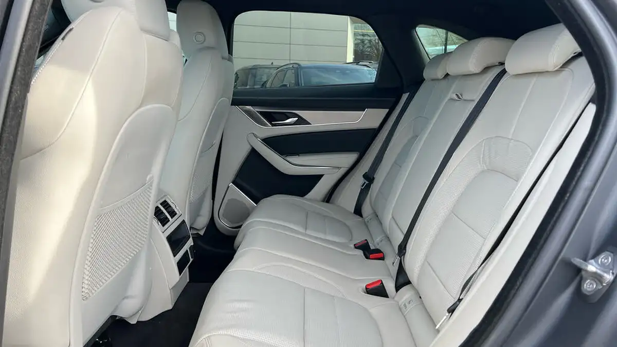 2023-jaguar-f-pace-20-d200-r-dynamic-se-black-big-3
