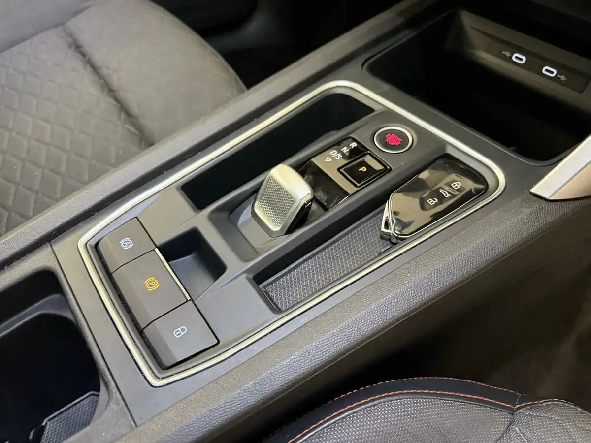2021-seat-leon-14-e-hybrid-fr-estate-big-14