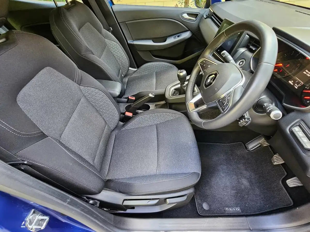 2021-renault-clio-10-tce-iconic-90ps-big-10