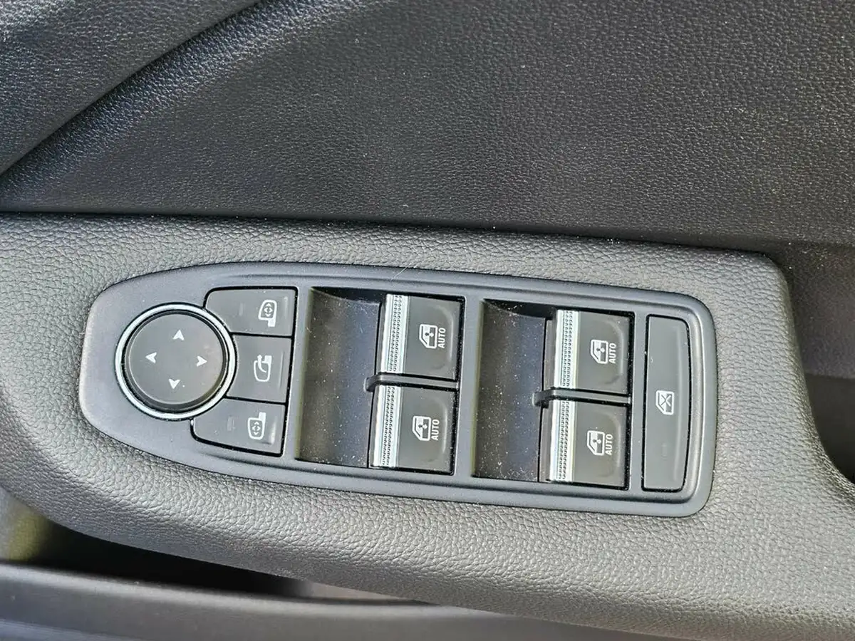 2021-renault-clio-10-tce-iconic-90ps-big-34