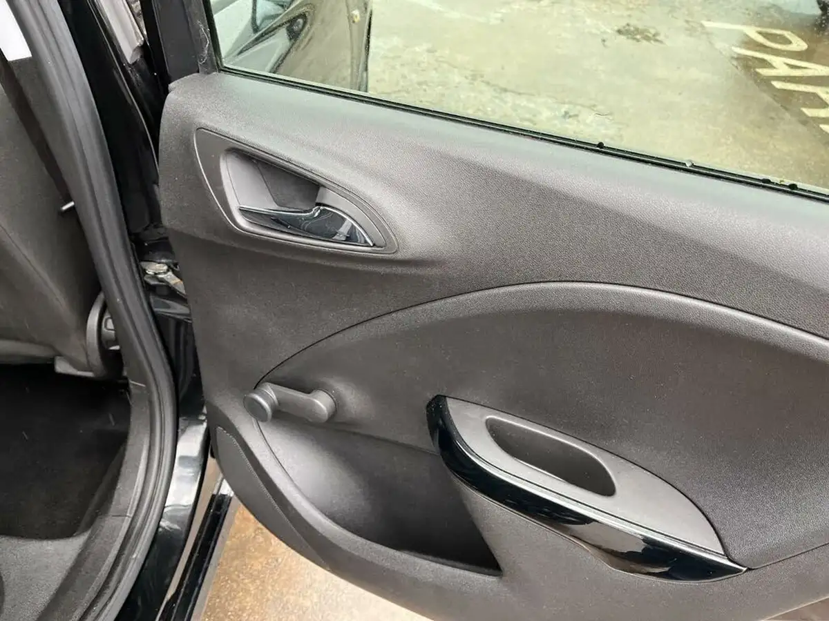 2019-vauxhall-corsa-14i-sri-vx-line-nav-black-90ps-5d-big-25