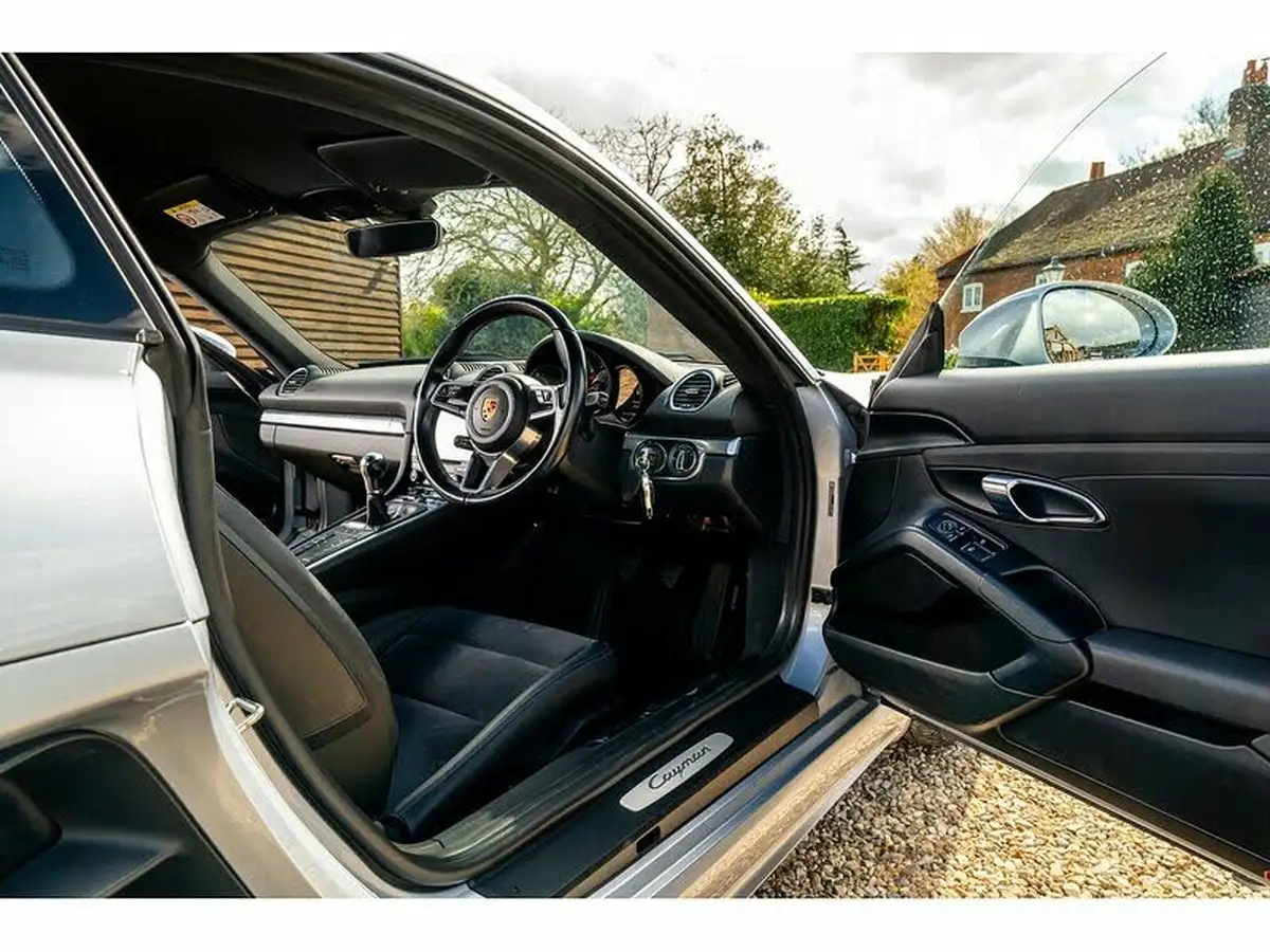 2016-porsche-cayman-718-20-big-27