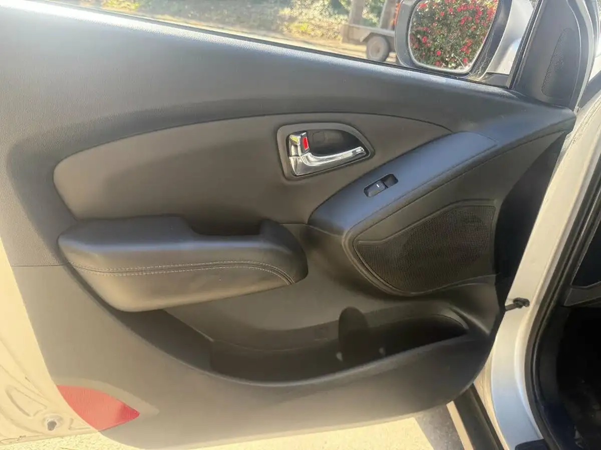 2013-hyundai-ix35-20td-premium-16v-4wd-auto-big-23