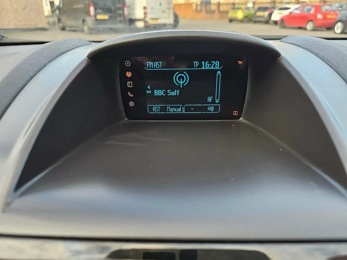2015-ford-fiesta-16tdci-zetec-s-big-14