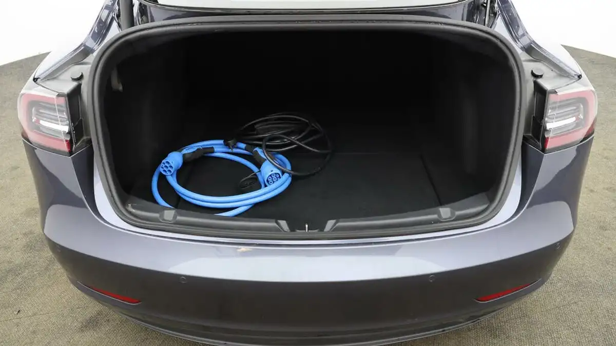 2020-tesla-model-3-e-long-range-big-16