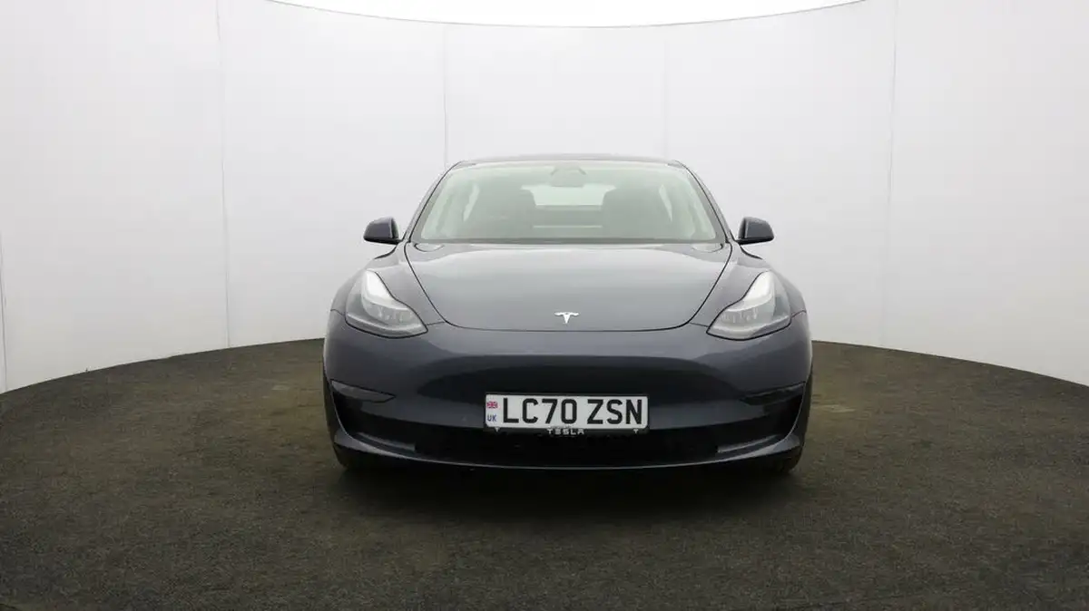 2020-tesla-model-3-e-long-range-big-40