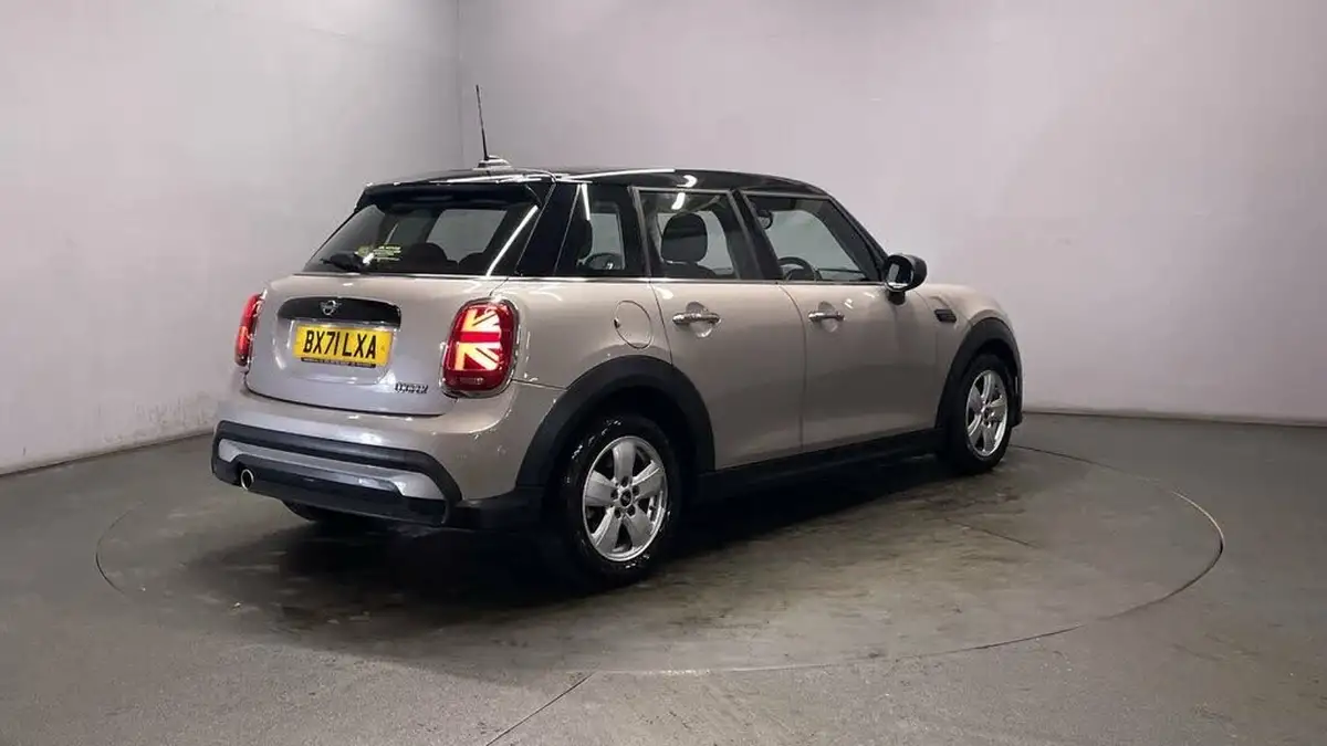 2021-mini-cooper-15-cooper-classic-hatchback-5d-big-7
