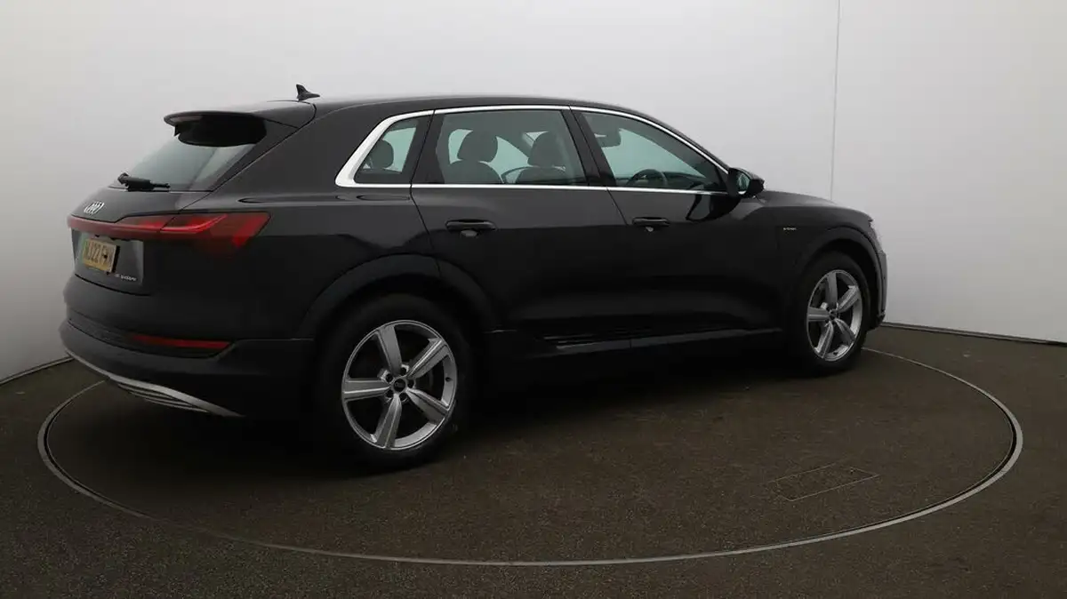 2022-audi-e-tron-55e-technik-station-wagon-big-45