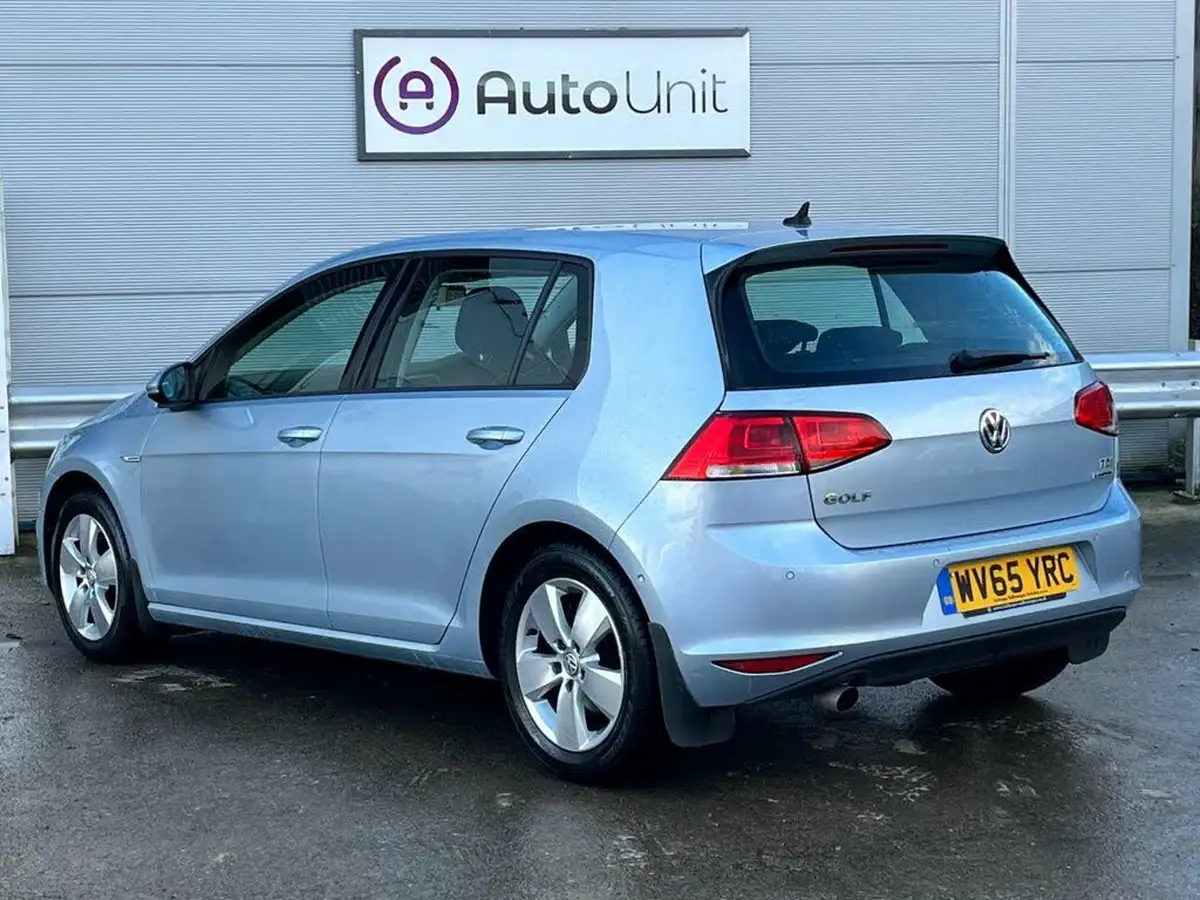 2015-volkswagen-golf-16tdi-bluemotion-ss-hatchback-5d-big-3