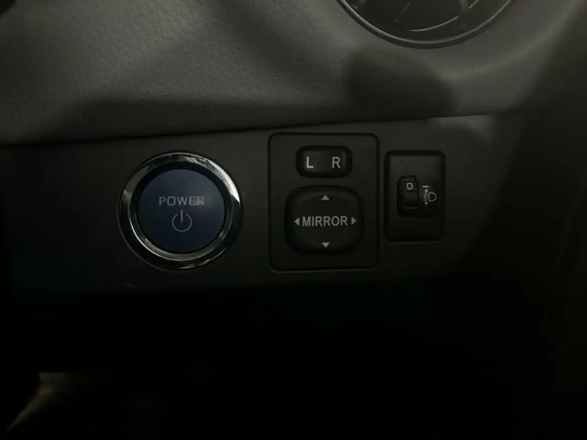 2020-toyota-yaris-15-vvt-i-icon-98bhp-hybrid-1497cc-e-cvt-big-23