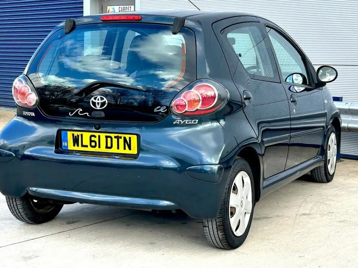 2011-toyota-aygo-10-aygo-ice-5d-big-4
