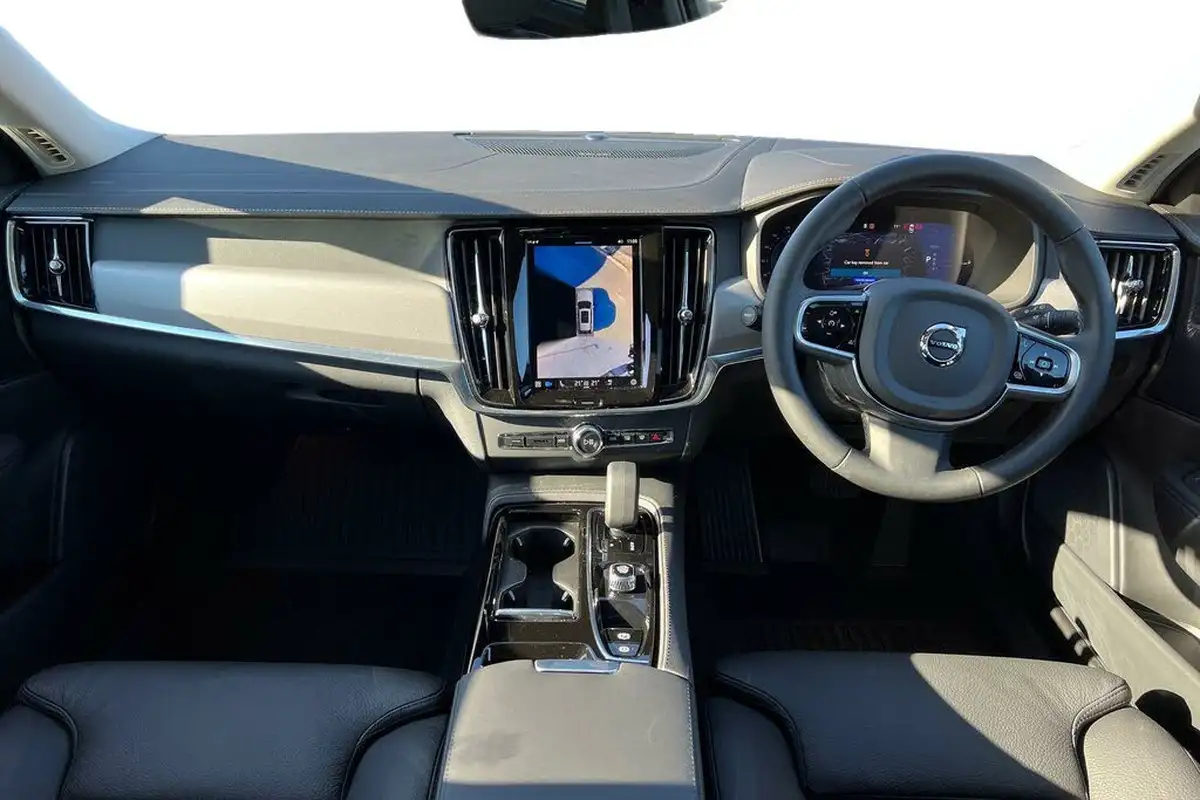 2024-volvo-v90-20-t6-plus-345bhp-dark-big-5