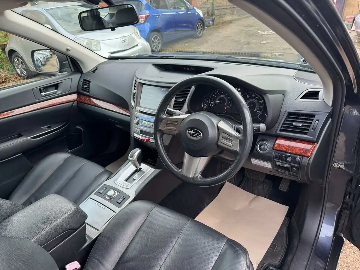 2010-subaru-outback-36-r-big-17