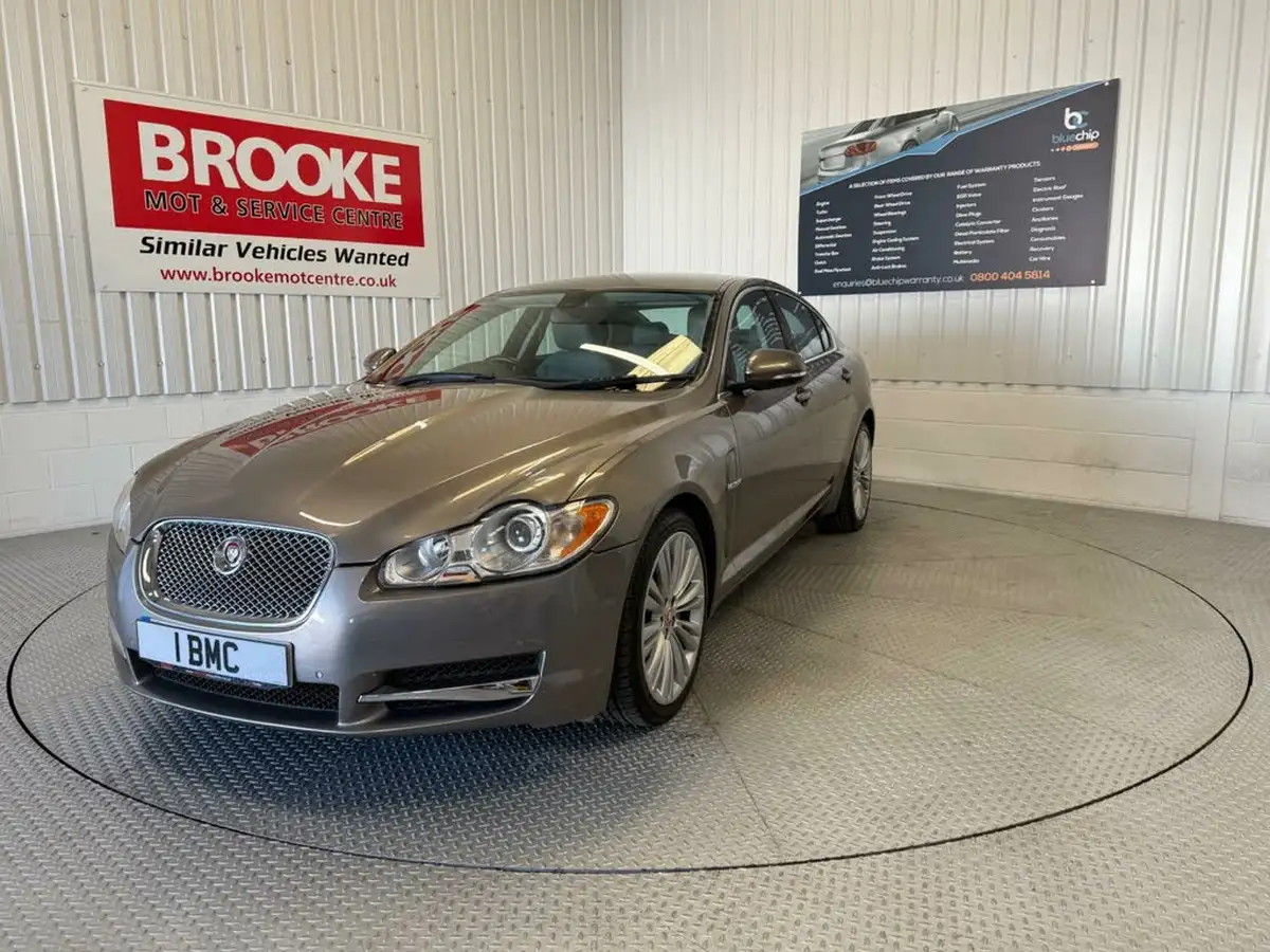 2010-jaguar-xf-30td-premium-luxury-big-1