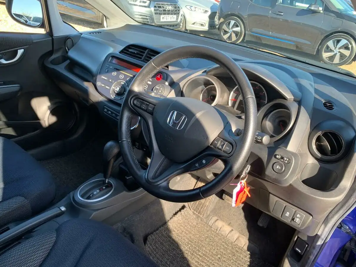 2015-honda-jazz-14-es-plus-cvt-big-7