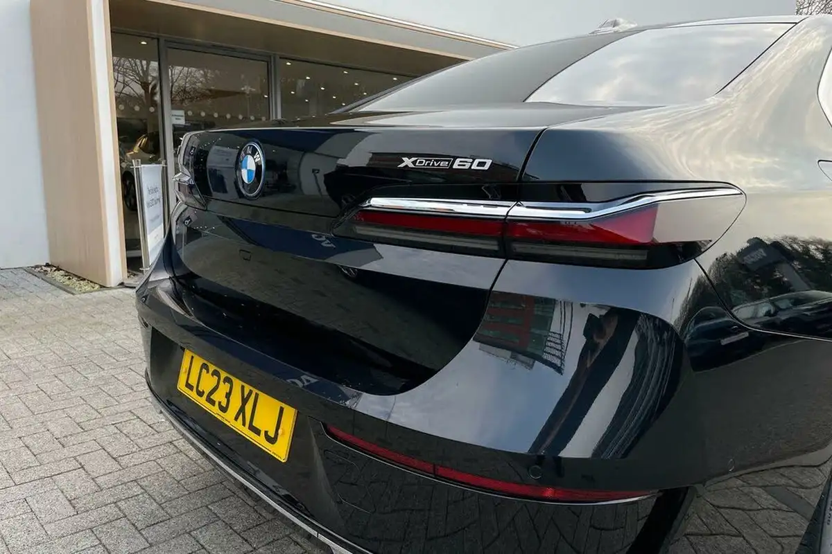 2023-bmw-7-series-e-i7-xdrive60-excellence-big-14