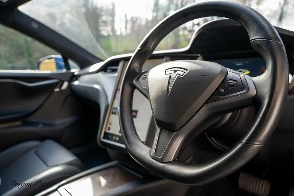 2019-tesla-model-s-e-100d-big-26