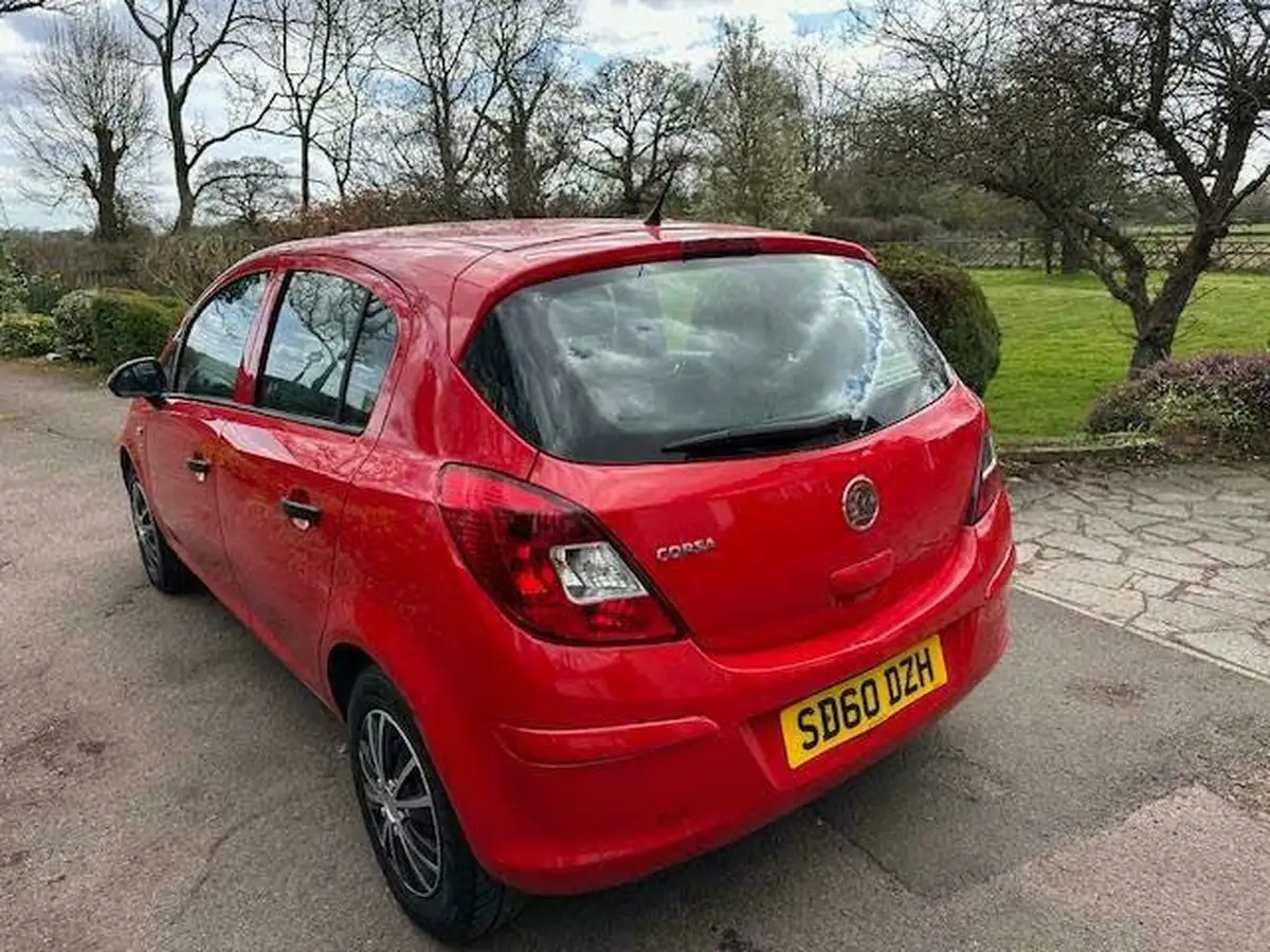 2010-vauxhall-corsa-12-s-5d-big-8