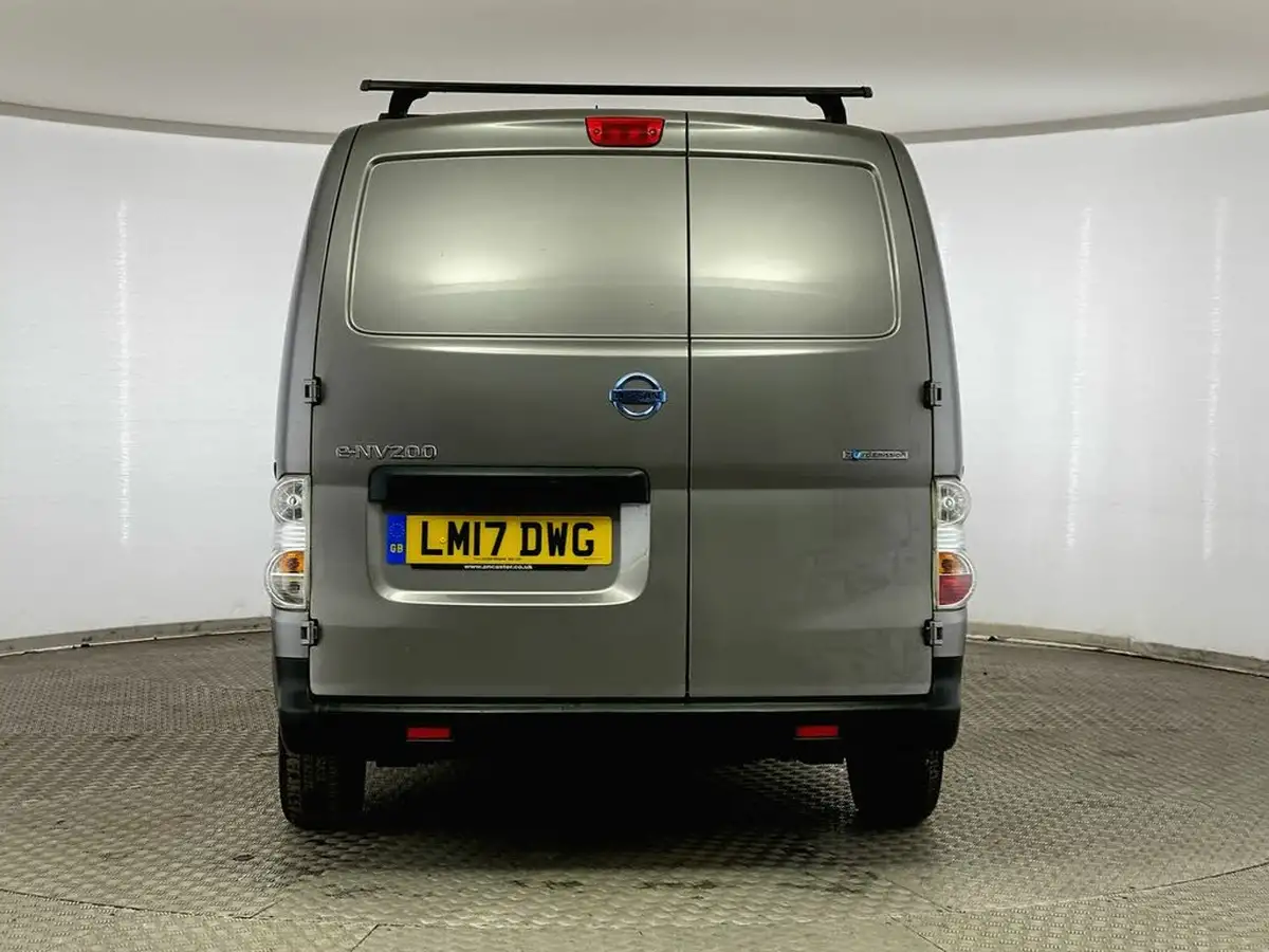 2017-nissan-env200-e-tekna-rapid-panel-van-big-5