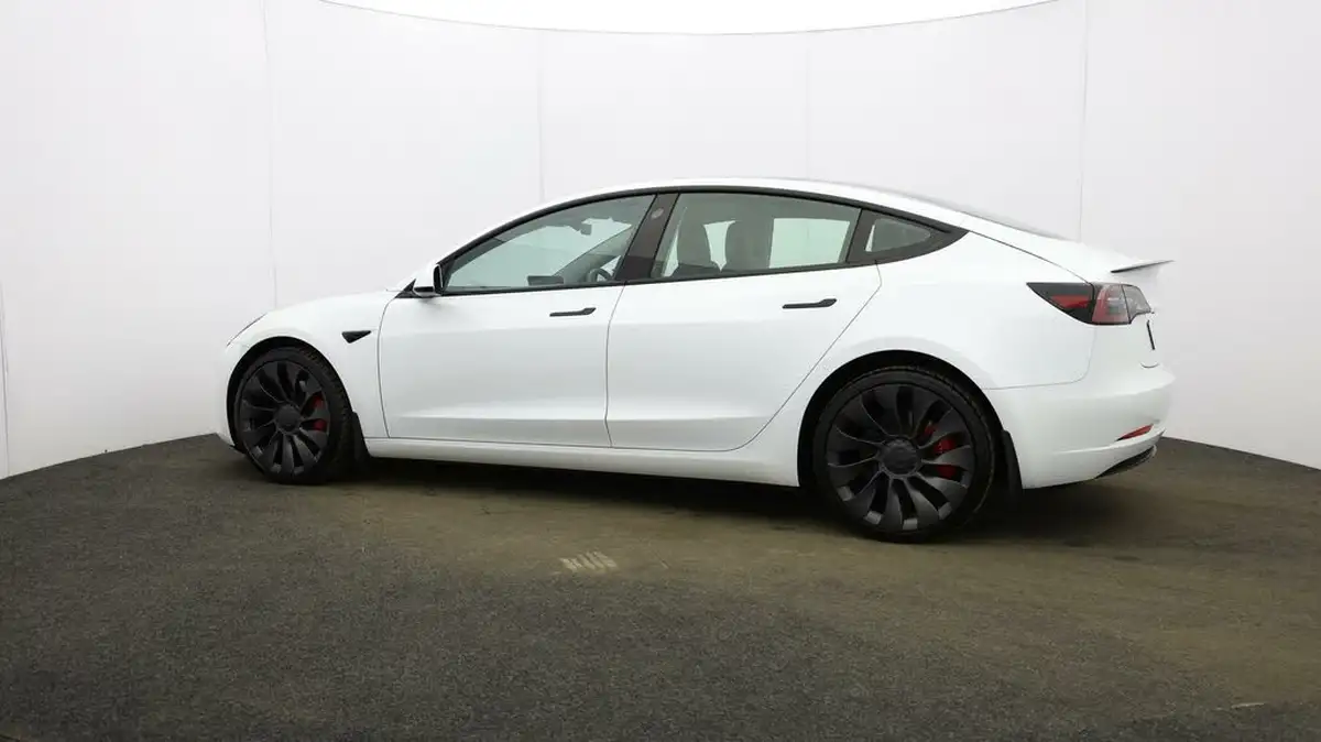 2022-tesla-model-3-e-performance-big-58