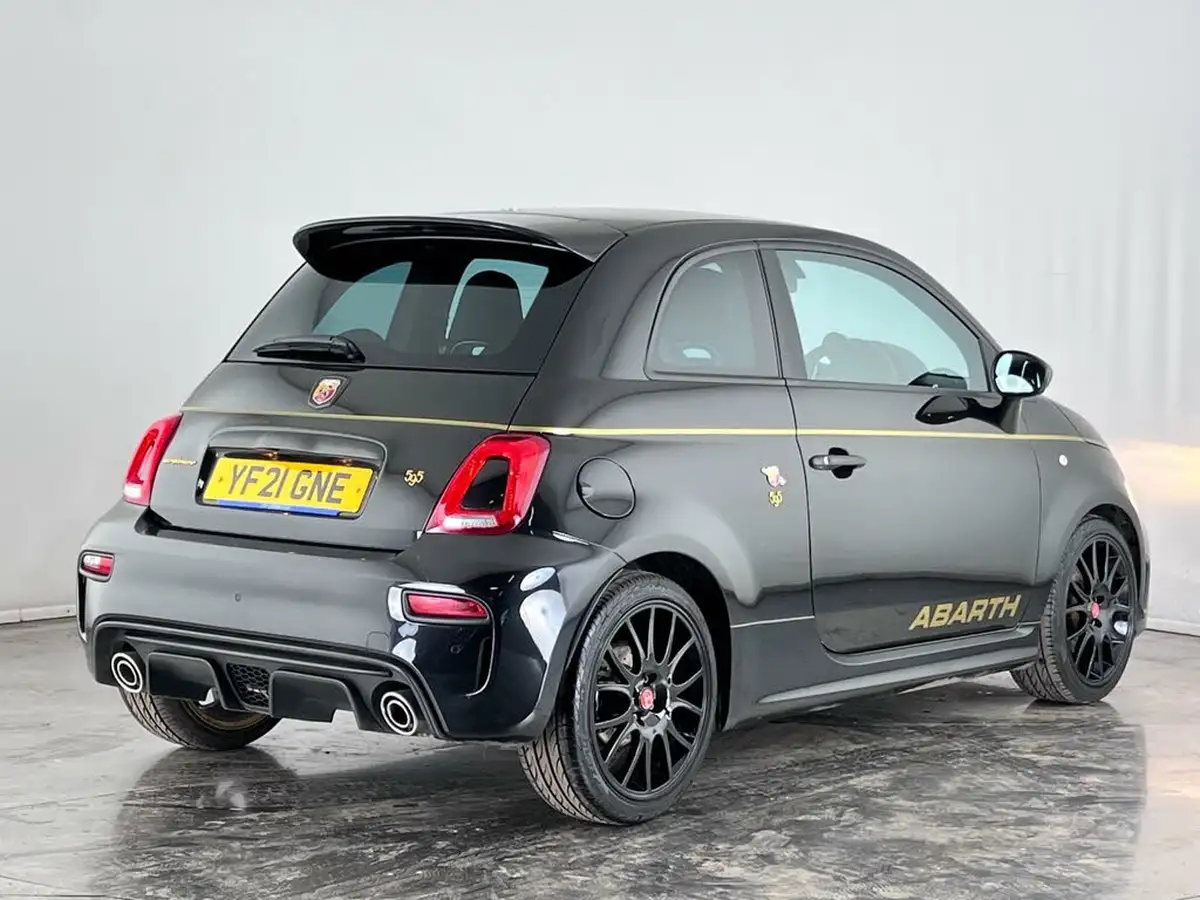 2021-abarth-595-14-tjet-scorpioneoro-big-3