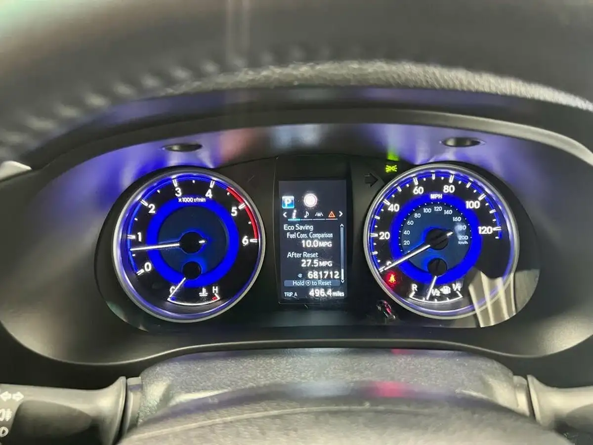 2020-toyota-hi-lux-24d-4d-icon-35t-auto-big-14