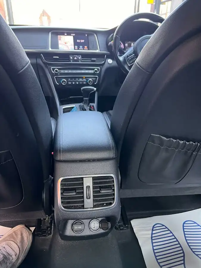 2018-kia-optima-20-gdi-phev-saloon-4d-big-13