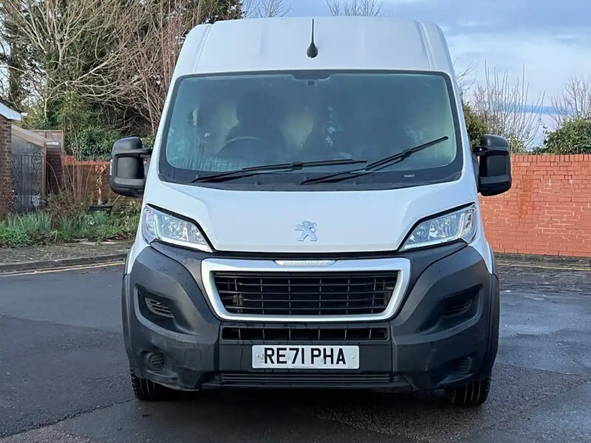 2021-peugeot-boxer-22-bluehdi-professional-435-l4-h2-140bhpeu6dt-big-2