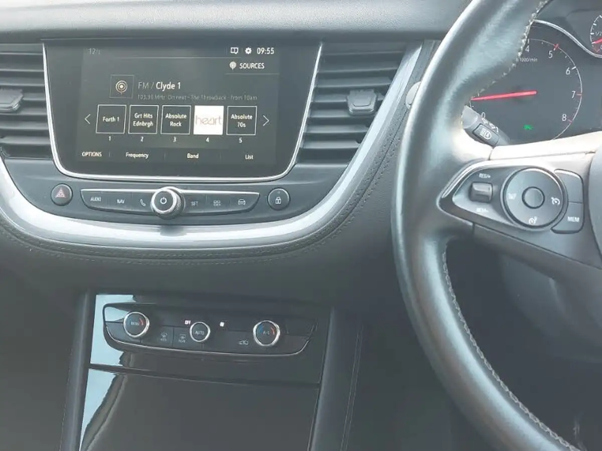 2020-vauxhall-grandland-x-12-sri-nav-big-9