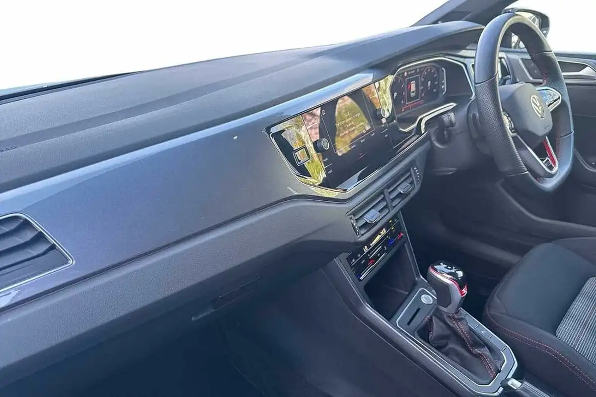 2022-volkswagen-polo-big-1