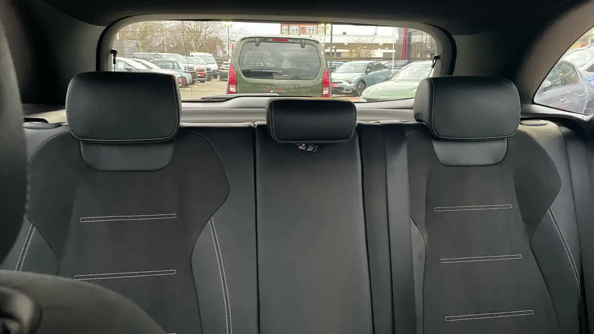 2021-mercedes-benz-b-class-20d-b180d-amg-line-executive-edition-big-24