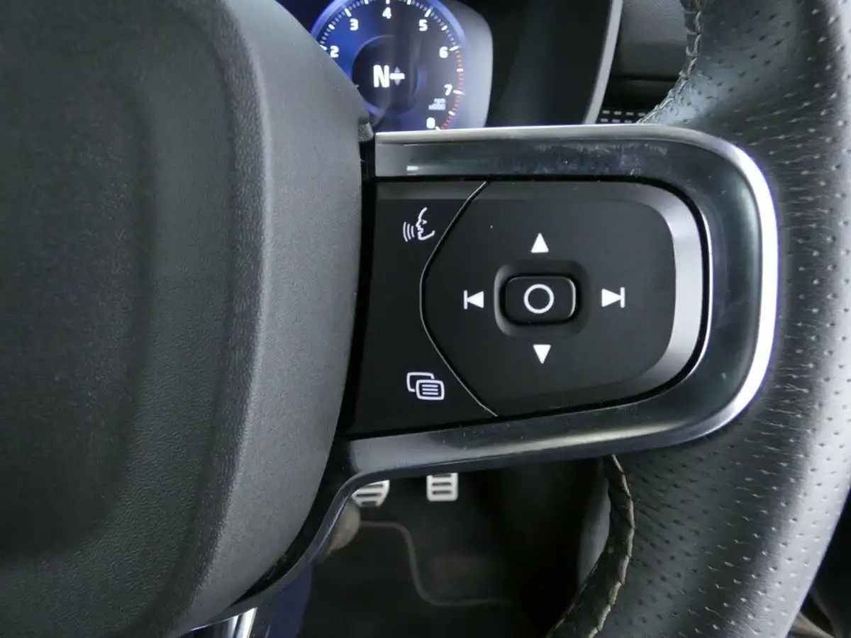 2021-volvo-xc40-15-t3-r-design-163bhp-big-13