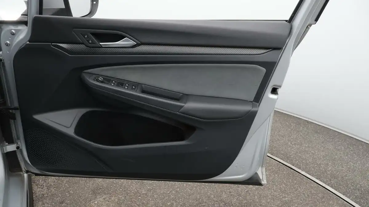 2022-volkswagen-golf-15-etsi-r-line-150ps-hatchback-big-15