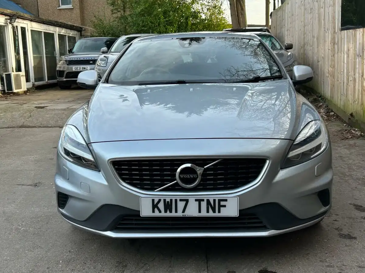 2017-volvo-v40-20td-d3-r-design-nav-plus-big-12