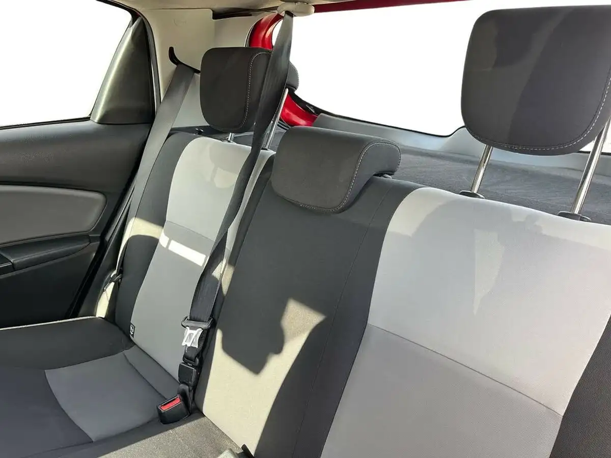 2018-toyota-yaris-15-vvt-i-icon-111bhp-1497cc-cvt-big-9