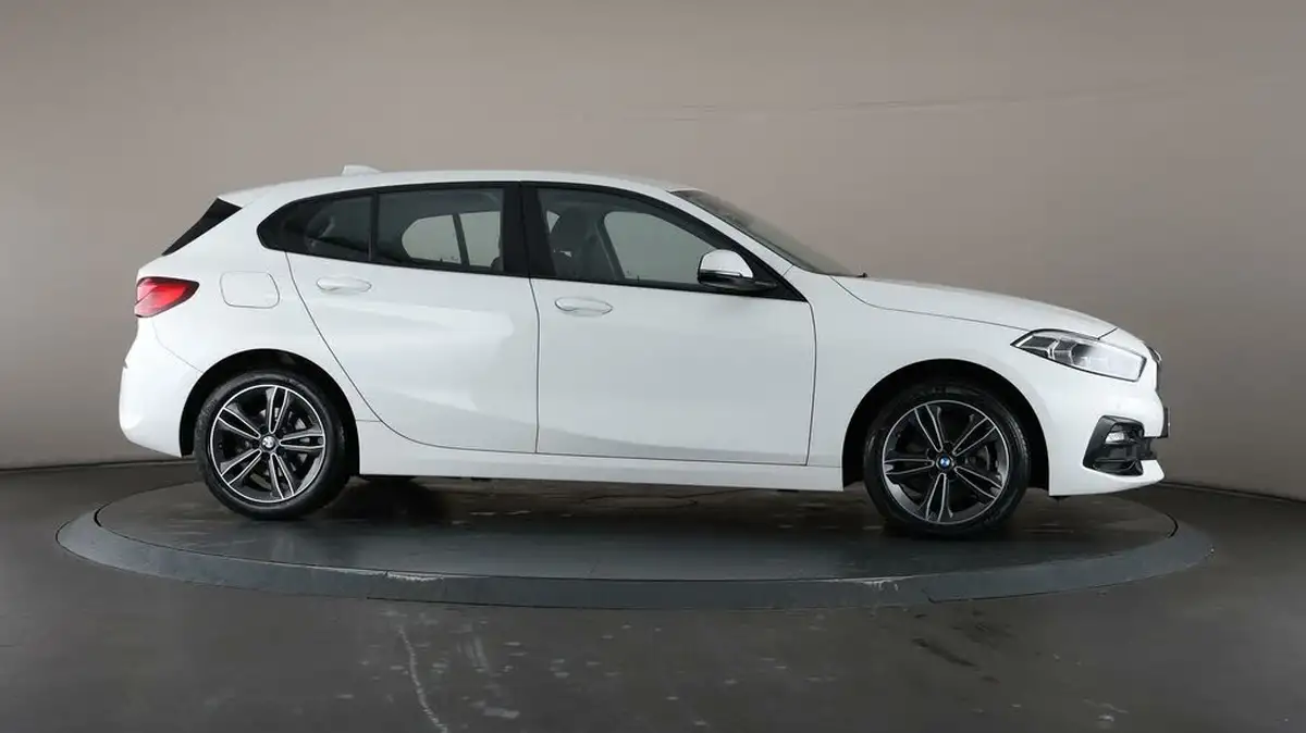 2022-bmw-1-series-big-52