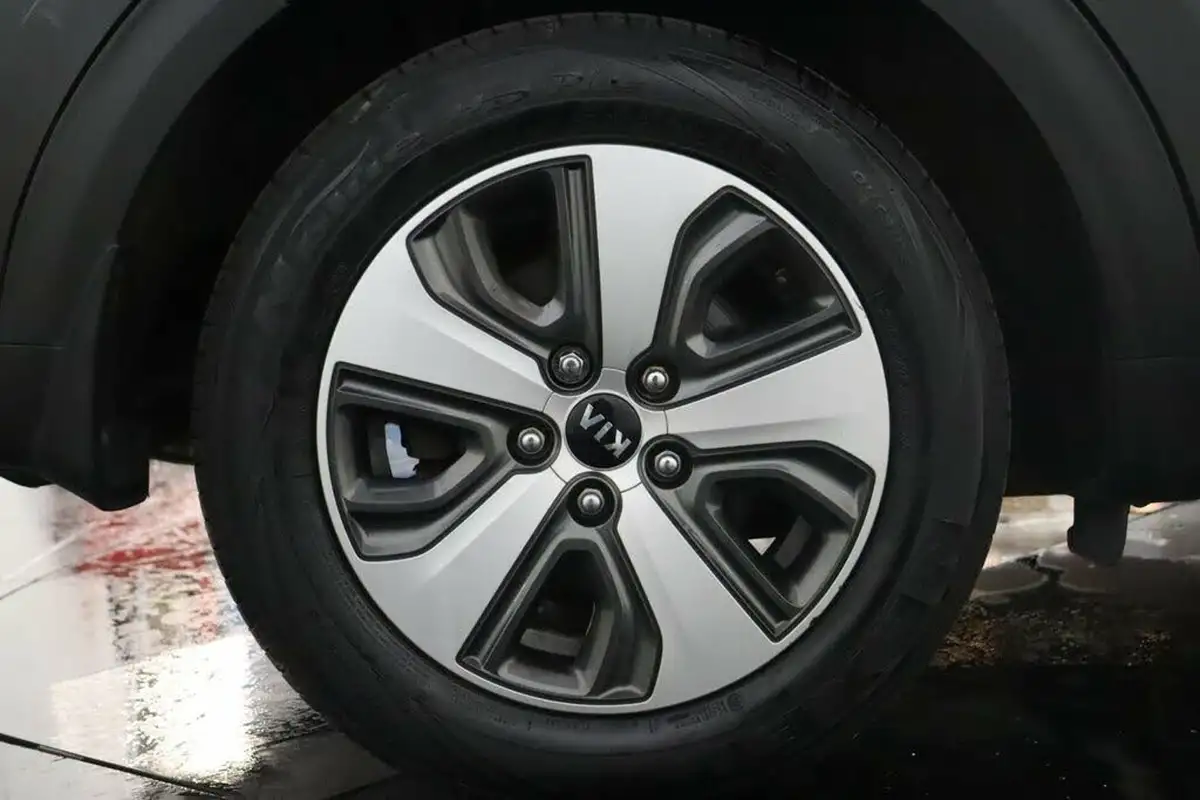 2018-kia-niro-16-gdi-3-156kwh-16-alloy-wheels-big-34
