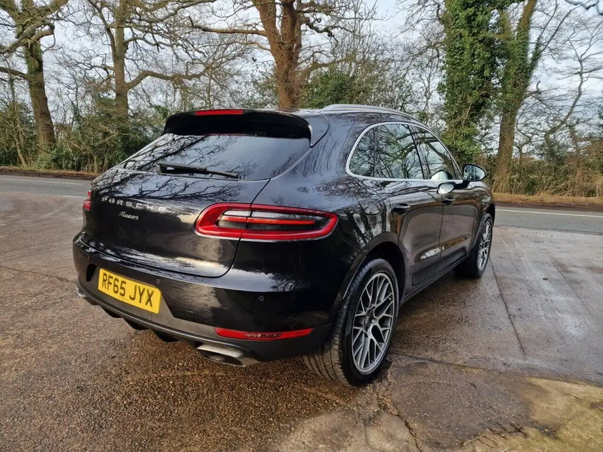 2015-porsche-macan-20-big-13
