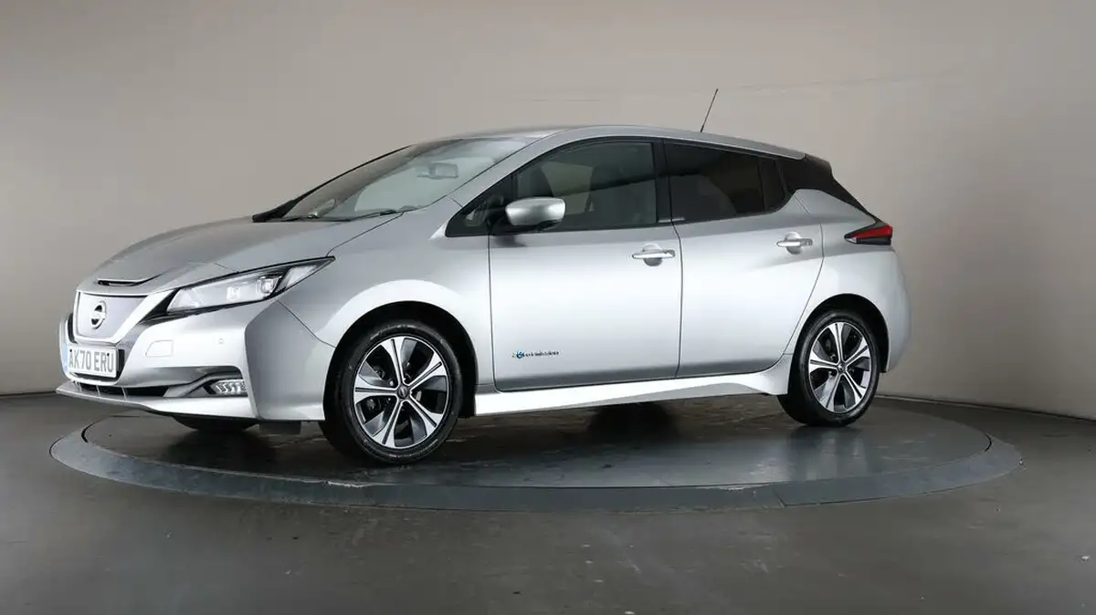 2020-nissan-leaf-e-tekna-big-35