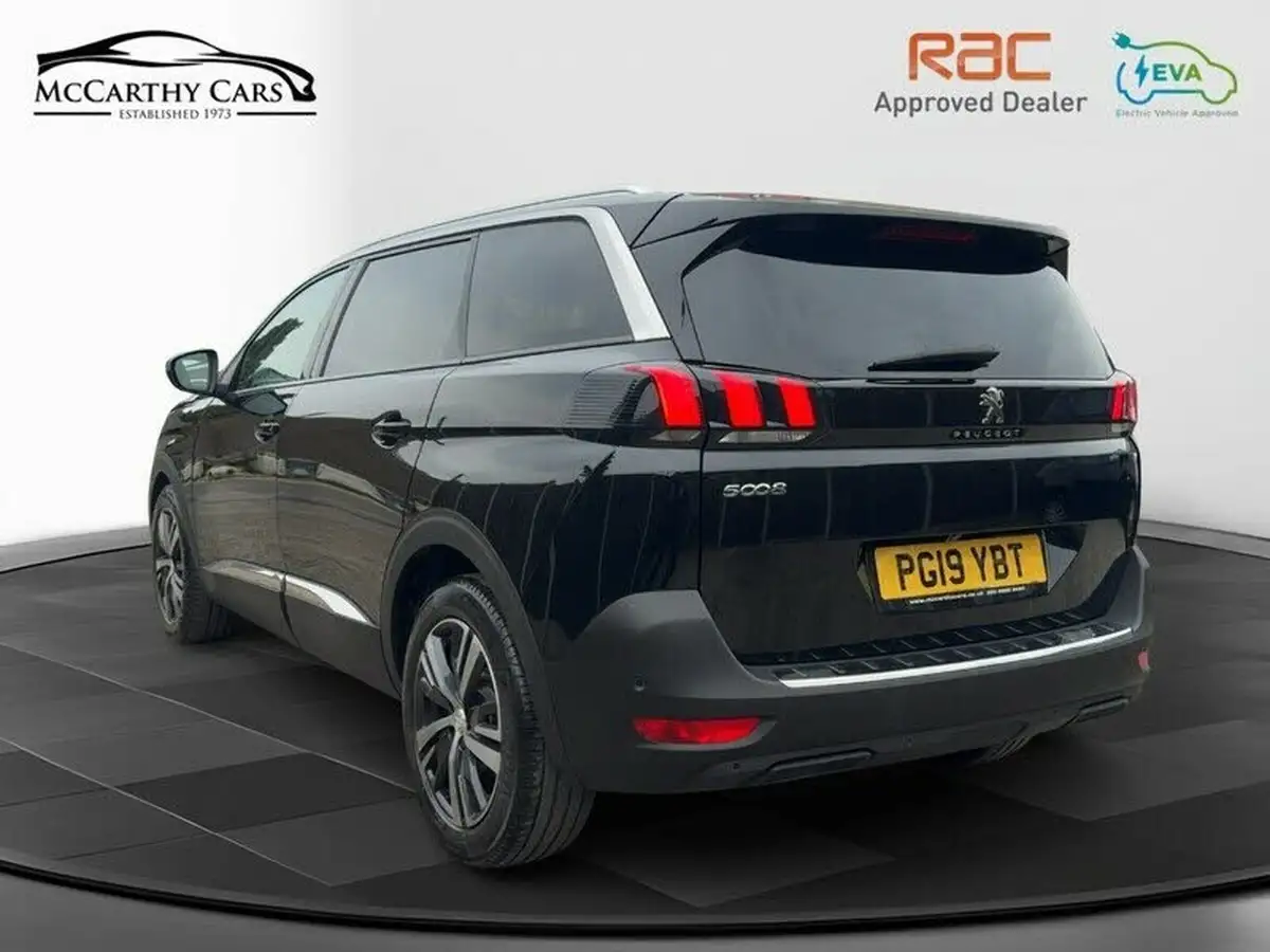 2019-peugeot-5008-suv-16-puretech-allure-big-18